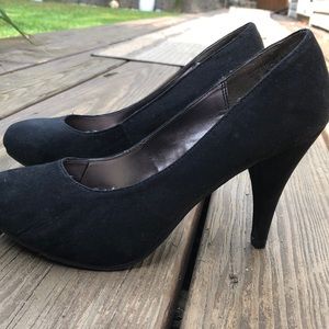 simple black heals women’s size 9